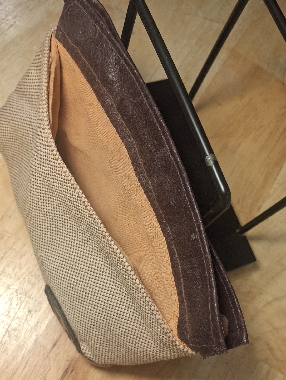 vintage Oscar de la Renta Cream and Brown Signature Lined Pouch - Picture 7 of 9